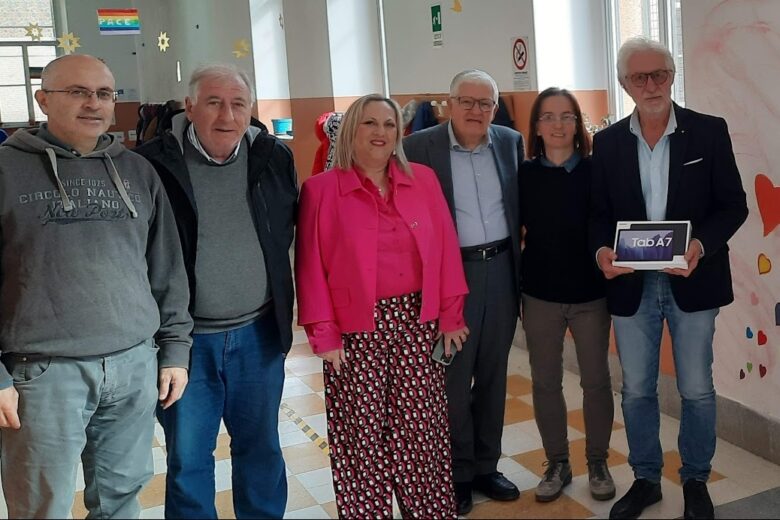 Rotary Club di Corleone dona un tablet al nostro Istituto